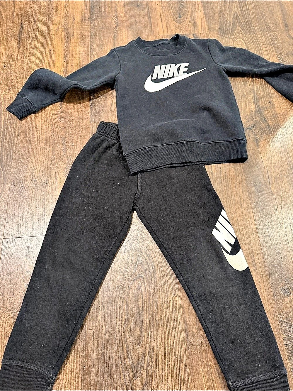 Boys nike crew neck and sweat pants